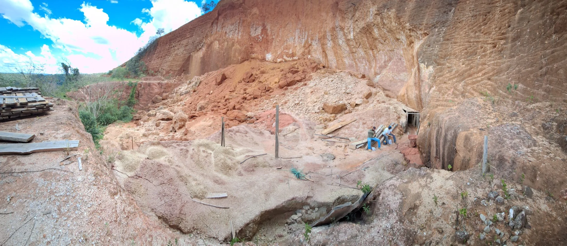 Road-cut exposure at the Arapaima Project in Minas Gerais, Brazil