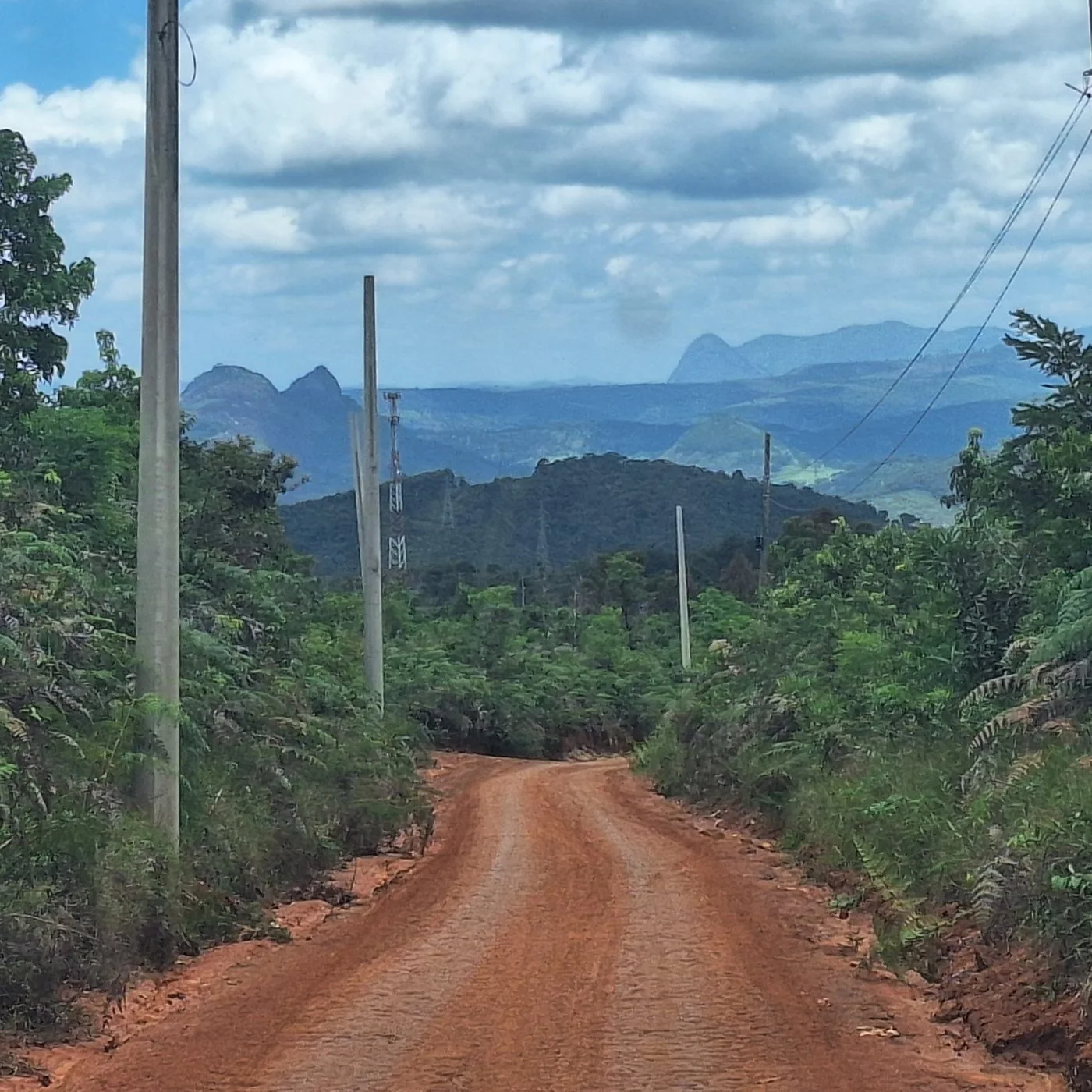 Project access road and mountain landscape near the Arapaima Project in Minas Gerais, Brazil